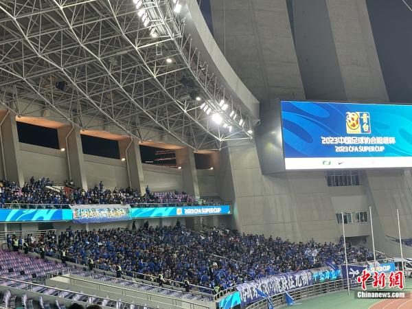 武汉三镇夺超极杯冠军!中国职业足球重新出发 武汉三镇夺超极杯冠军!中国职业足球重新出发