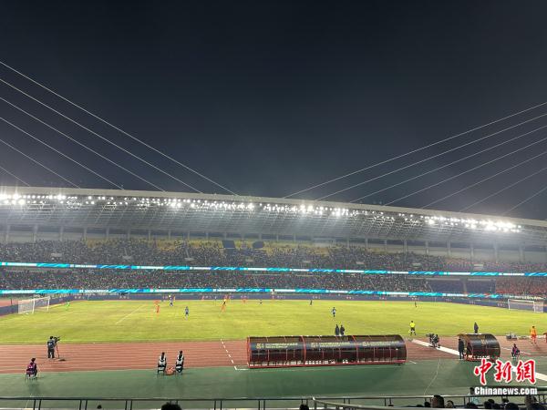 武汉三镇夺超极杯冠军!中国职业足球重新出发 武汉三镇夺超极杯冠军!中国职业足球重新出发