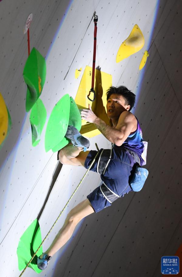 中国攀岩联赛揭幕战:广东选手胡隽喆获得男子两项全能冠军 中国攀岩联赛揭幕战:广东选手胡隽喆获得男子两项全能冠军