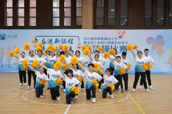 羽毛球世界冠军张亚雯现身重庆金州小学体育节　鼓励青少年勇敢追梦