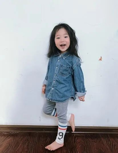 5岁男孩留了长长的头发，原因超酷的！