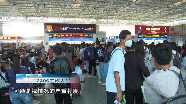 从昆明开往宁波的列车上,男子买无座票霸座称:谁先来谁坐! 从昆明开往宁波的列车上,男子买无座票霸座称:谁先来谁坐!