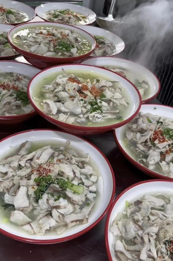 16元吃到鱼虾蟹!一幼儿园被称为伙食“天花板” 16元吃到鱼虾蟹!一幼儿园被称为伙食“天花板”