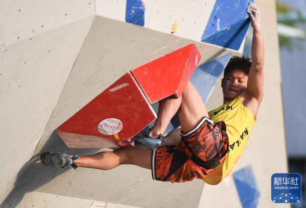 中国攀岩联赛揭幕战:广东选手胡隽喆获得男子两项全能冠军 中国攀岩联赛揭幕战:广东选手胡隽喆获得男子两项全能冠军
