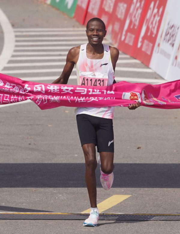 2023淮安马拉松举行