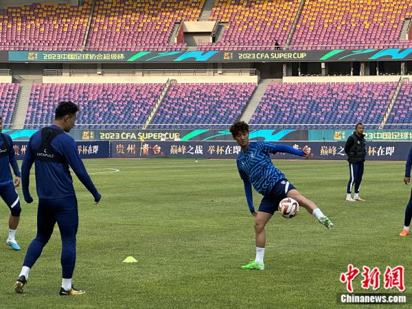 武汉三镇夺超极杯冠军!中国职业足球重新出发 武汉三镇夺超极杯冠军!中国职业足球重新出发