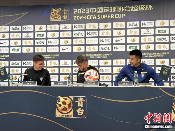 武汉三镇夺超极杯冠军!中国职业足球重新出发 武汉三镇夺超极杯冠军!中国职业足球重新出发