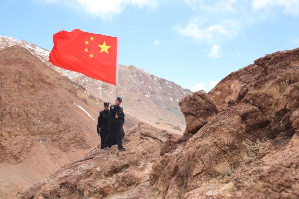寻访最美戍边人丨移民管理警察在西藏阿里“守边固边第一村”开展边境巡逻