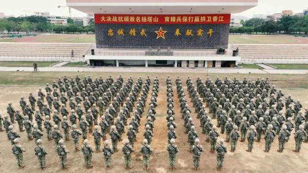 震撼！数百名驻港部队官兵出征
