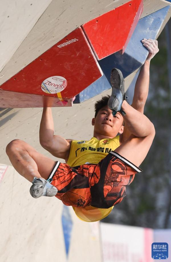中国攀岩联赛揭幕战:广东选手胡隽喆获得男子两项全能冠军 中国攀岩联赛揭幕战:广东选手胡隽喆获得男子两项全能冠军