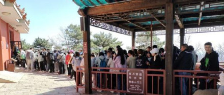 盘山景区进山游客单日突破1.2万人,创历史新高 盘山景区进山游客单日突破1.2万人,创历史新高