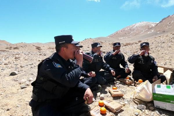 寻访最美戍边人丨移民管理警察在西藏阿里“守边固边第一村”开展边境巡逻