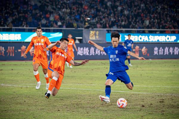 武汉三镇2:0击败山东泰山首捧超级杯