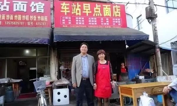 女子送乞丐10元路费，21年后他带100万支票上门报恩