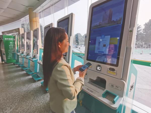 陪同检查、跑腿买药、代取报告……花钱请陌生人陪看病，你愿意吗？
