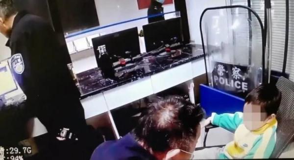 接到民警电话，这位妈妈激动得大哭......