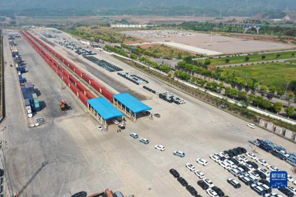 商品车依托铁路运输专列走向世界