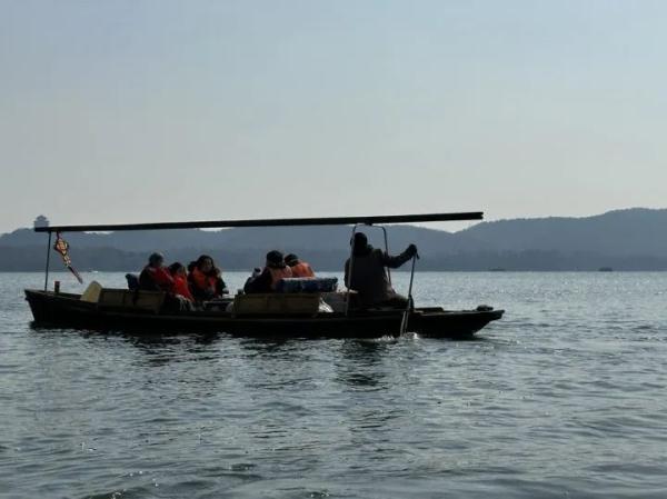 西湖手划船150元半小时？官方通报！