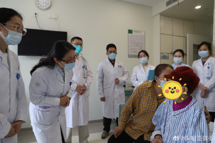 91岁奶奶子宫掉出体外4年,卵巢上还长肿瘤?一次手术解决2难题! 91岁奶奶子宫掉出体外4年,卵巢上还长肿瘤?一次手术解决2难题!