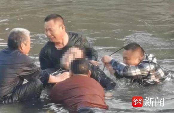 舍己救人后默默离开，这11位好心人终于找到了！