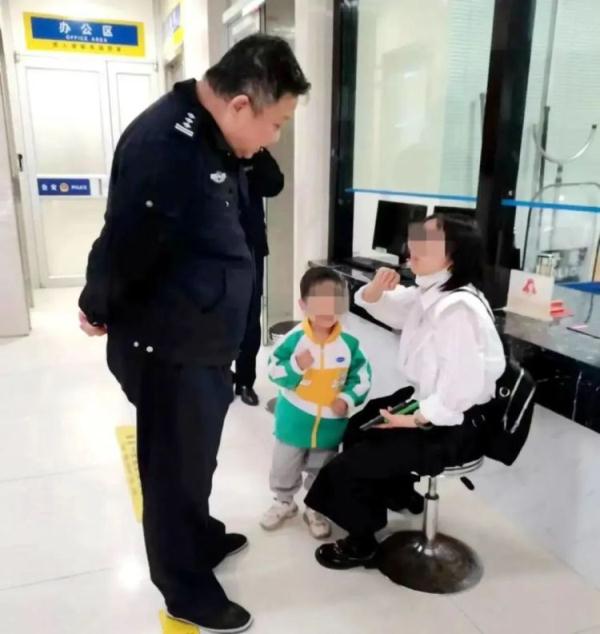 接到民警电话，这位妈妈激动得大哭......