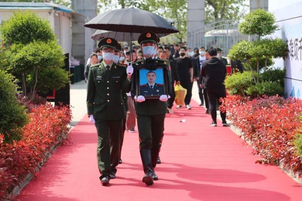 汪晓龙烈士,一路走好! 汪晓龙烈士,一路走好!