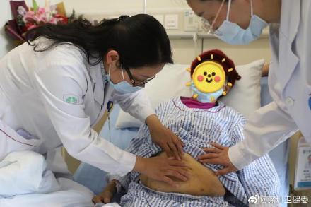 91岁奶奶子宫掉出体外4年,卵巢上还长肿瘤?一次手术解决2难题! 91岁奶奶子宫掉出体外4年,卵巢上还长肿瘤?一次手术解决2难题!