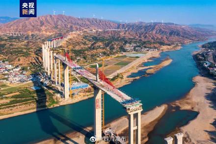 四川沿江高速钒钛高新区大桥主桥合龙