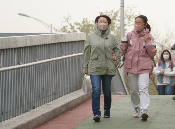 北京出现沙尘天气