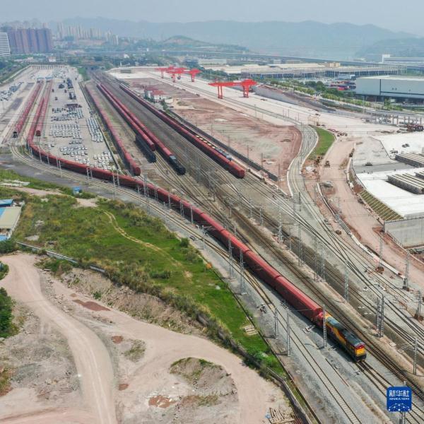 商品车依托铁路运输专列走向世界