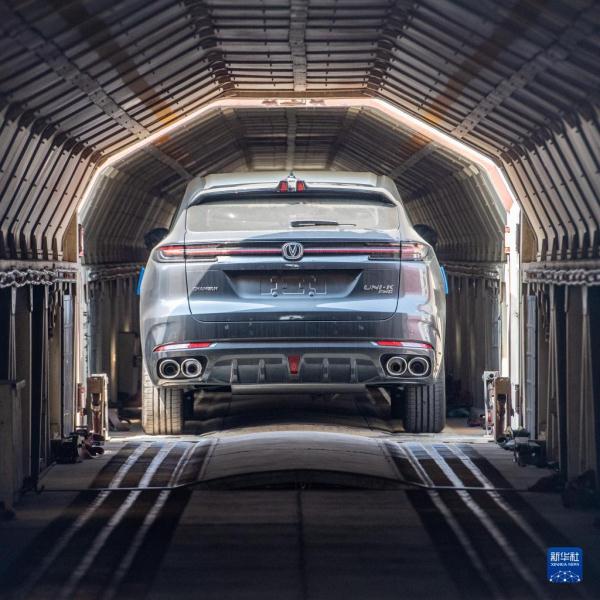 商品车依托铁路运输专列走向世界