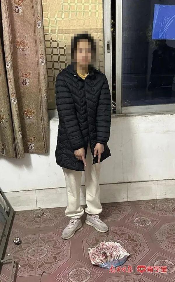 离谱！女子偷走男友准备的6.8万余元彩礼，警方发现她故意隐瞒……