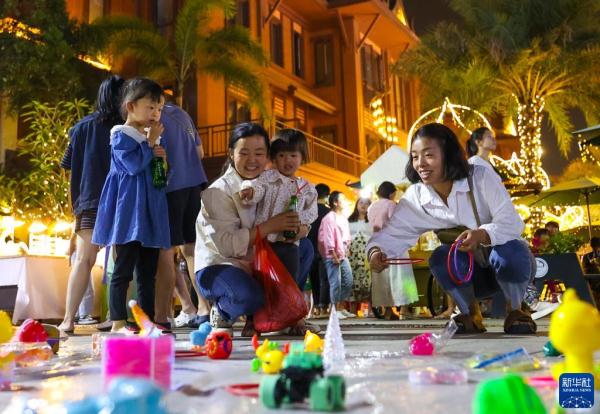 云南芒市：民族风情点燃边城“夜经济”