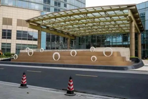 上海外滩这个独特的景观要没了？这家老牌五星级酒店发布“暂别”公告：明年夏天全新回归！市民：承载无数回忆