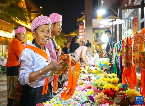 云南芒市：民族风情点燃边城“夜经济”