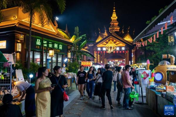 云南芒市：民族风情点燃边城“夜经济”