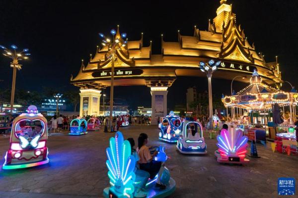 云南芒市：民族风情点燃边城“夜经济”