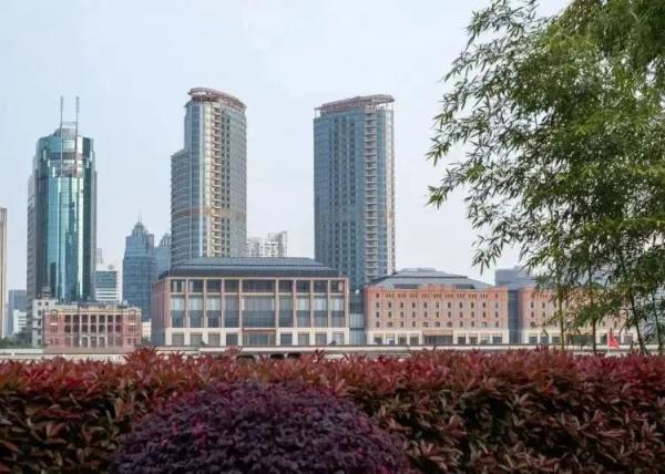 上海外滩这个独特的景观要没了？这家老牌五星级酒店发布“暂别”公告：明年夏天全新回归！市民：承载无数回忆
