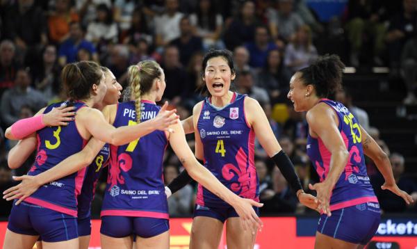 意大利斯坎迪奇队首获女排欧联杯冠军 朱婷两回合共得43分