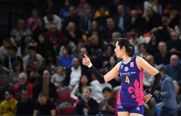 意大利斯坎迪奇队首获女排欧联杯冠军 朱婷两回合共得43分