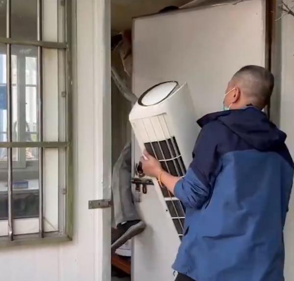 上海又新增打卡点？一张照片全网刷屏后，网友吵翻了！最新消息→