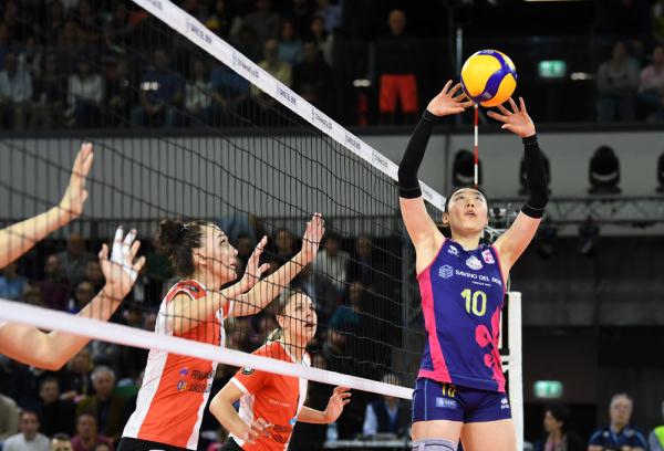 意大利斯坎迪奇队首获女排欧联杯冠军 朱婷两回合共得43分