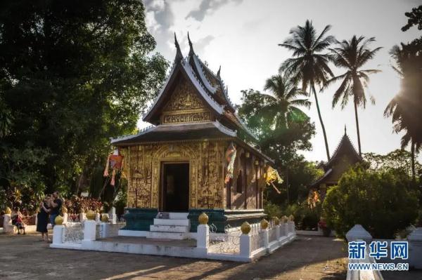 中老铁路首趟国际旅客列车发车，跨境列车购票时要注意这些！