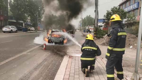 车辆自燃有征兆,平时预防很重要! 车辆自燃有征兆,平时预防很重要!