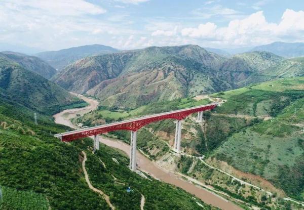 中老铁路首趟国际旅客列车发车，跨境列车购票时要注意这些！