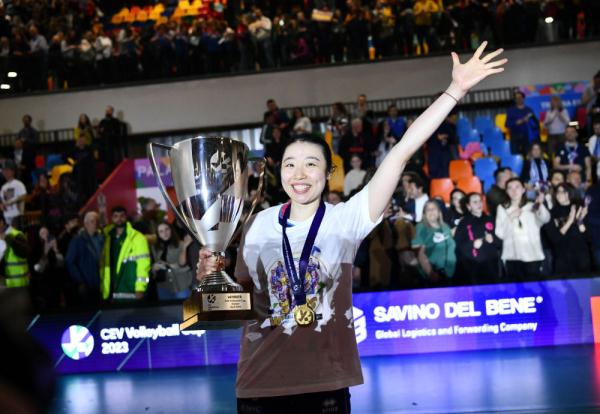 意大利斯坎迪奇队首获女排欧联杯冠军 朱婷两回合共得43分