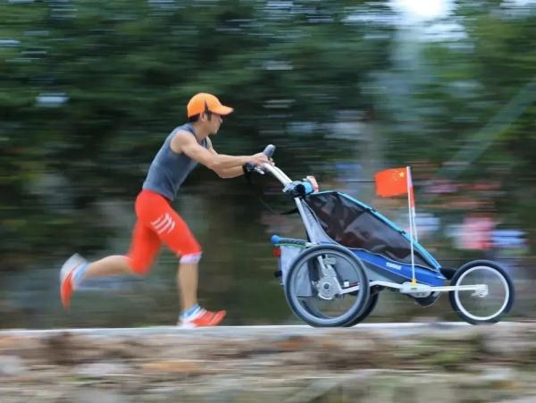 “爸爸快跑！”