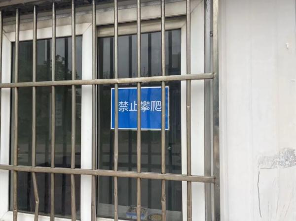 上海一闲置治安亭竟被网红攀爬拍照?最新消息:即将拆除! 上海一闲置治安亭竟被网红攀爬拍照?最新消息:即将拆除!