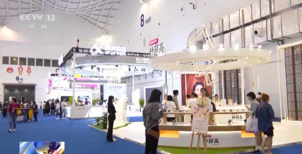 足不出“展”买遍全国！消博会开馆第三天 各展馆迎来集中签约