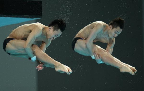 跳水——世界杯西安站男子双人10米台：练俊杰/杨昊夺冠
